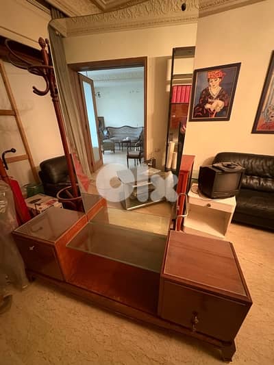 Chambre à coucher libanaise des années 50 en bois mouluré