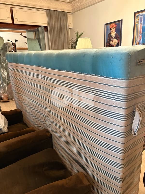 Chambre à coucher libanaise des années 50 en bois mouluré 3