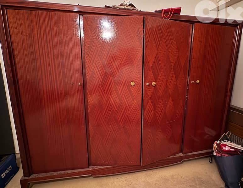 Chambre à coucher libanaise des années 50 en bois mouluré 4
