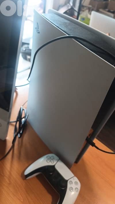 ps5 fat used likee new with controller and fc 26