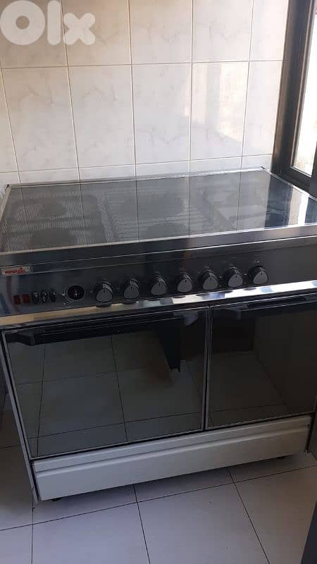 Large Gas & Electric Stove – Good Condition 1