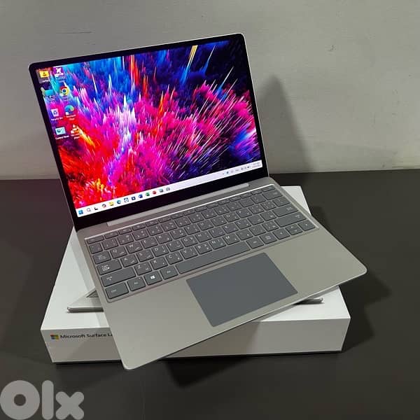 Microsoft Surface Laptop Go • Intel Core i5 Gen 10 3