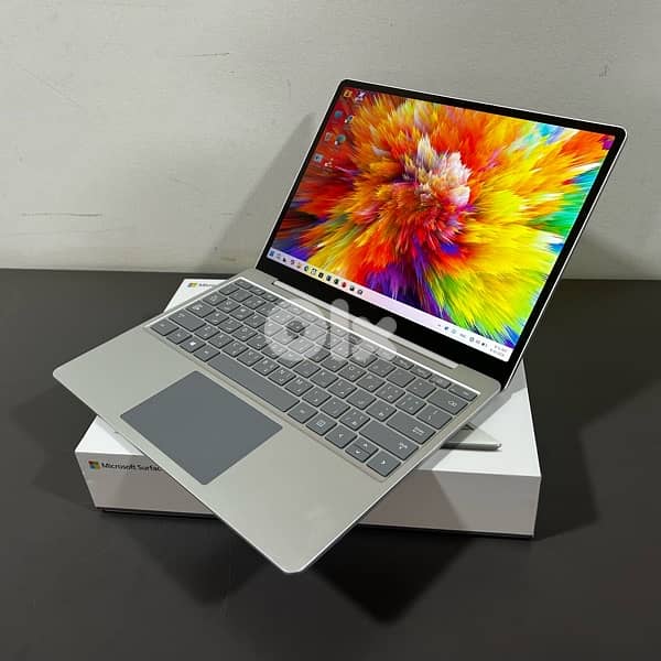 Microsoft Surface Laptop Go • Intel Core i5 Gen 10 5