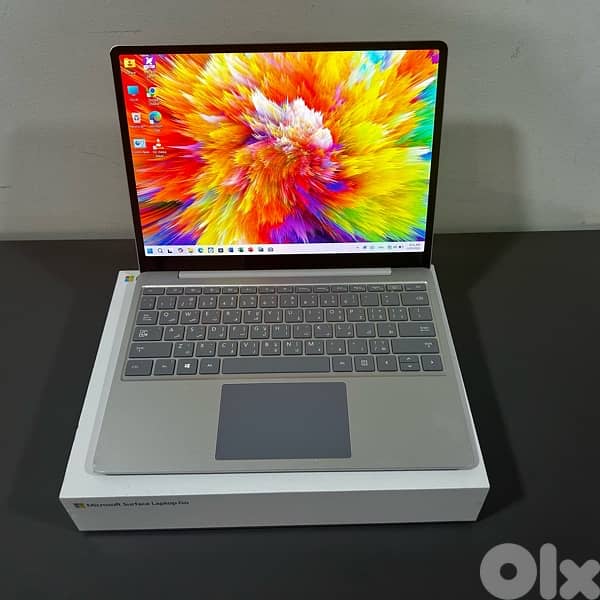 Microsoft Surface Laptop Go • Intel Core i5 Gen 10 6