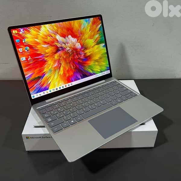 Microsoft Surface Laptop Go • Intel Core i5 Gen 10 7