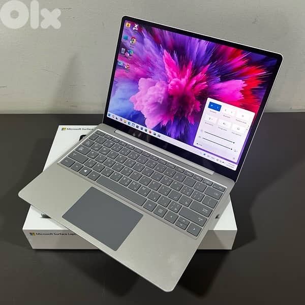 Microsoft Surface Laptop Go • Intel Core i5 Gen 10 8