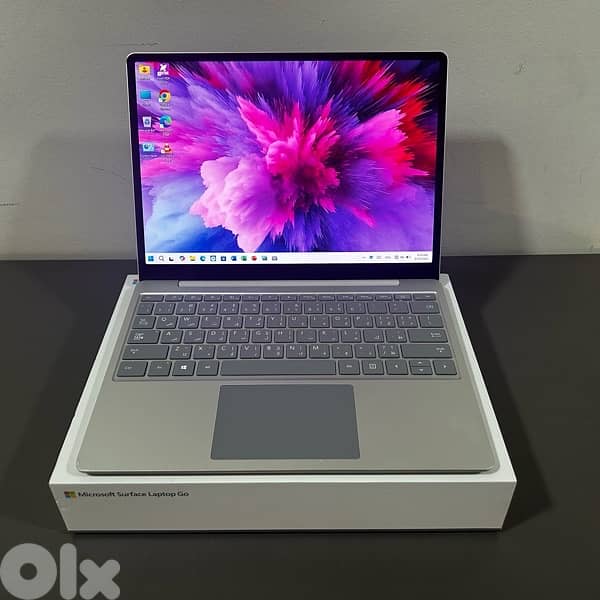 Microsoft Surface Laptop Go • Intel Core i5 Gen 10 9