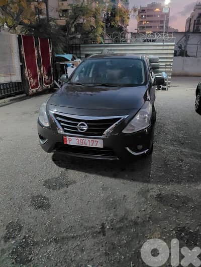 سيارة مع نمرة