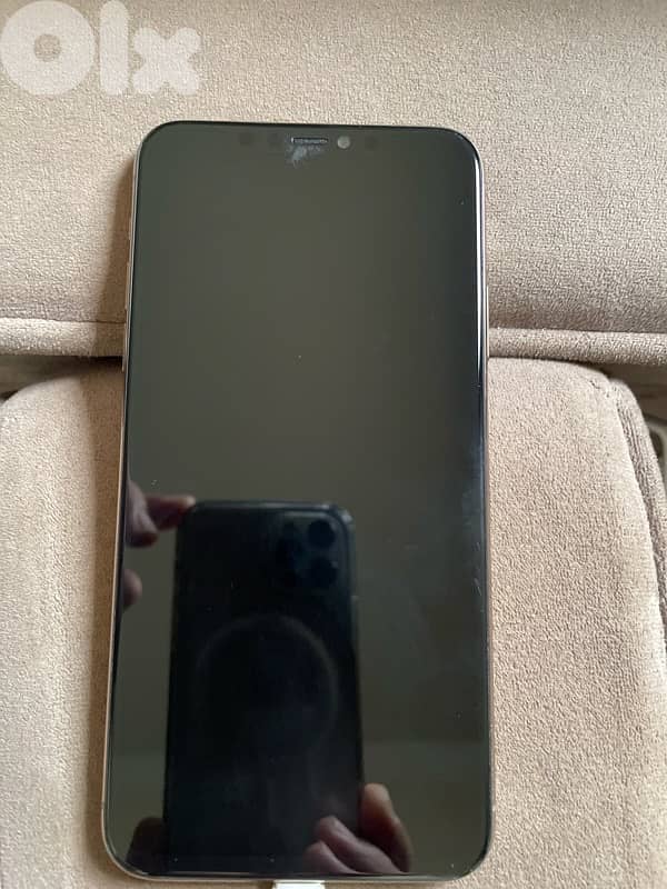 iphone 11 pro max 256gb gold color lock icloud 1