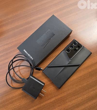 S23 Ultra 256GB – Like New + Charger + Covers
