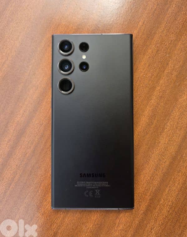 S23 Ultra 256GB – Like New + Charger + Covers 2