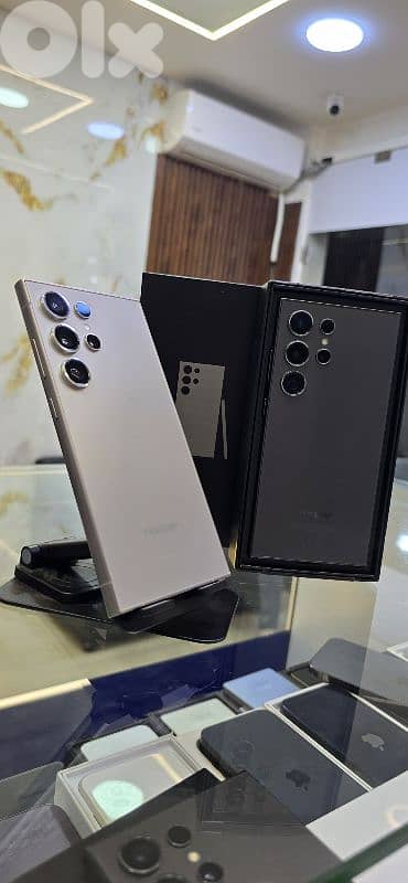 Samsung s24 ultra black 256 gb 12 ram like new with box
