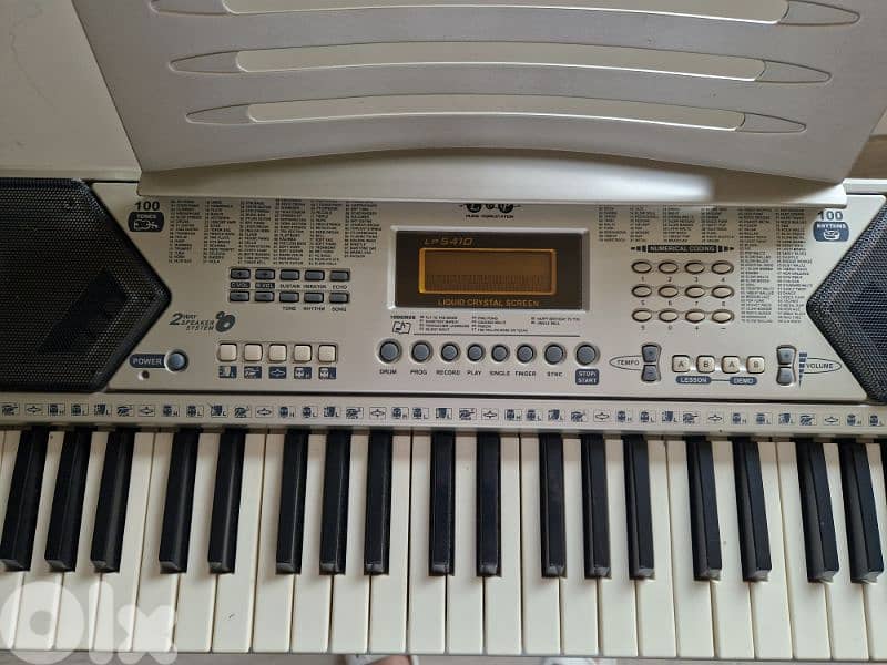 Electronic Keyboard with Stand 1