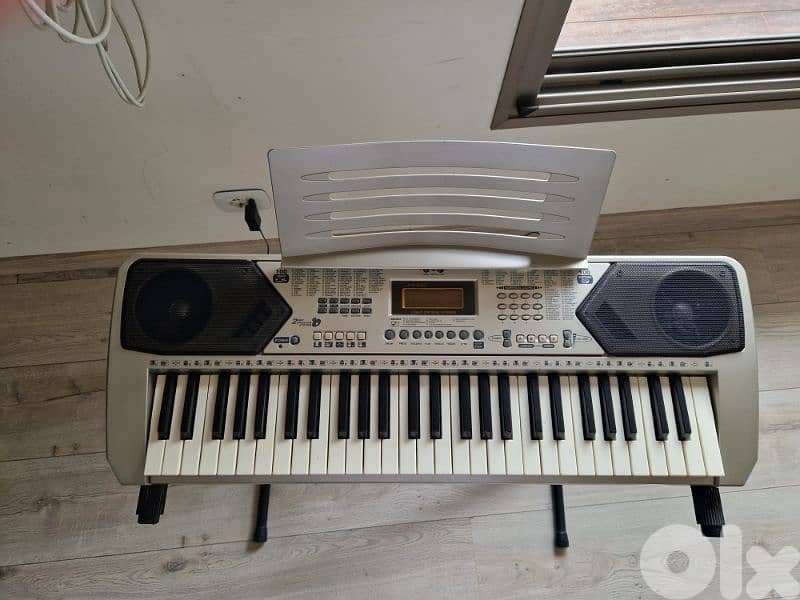 Electronic Keyboard with Stand 2