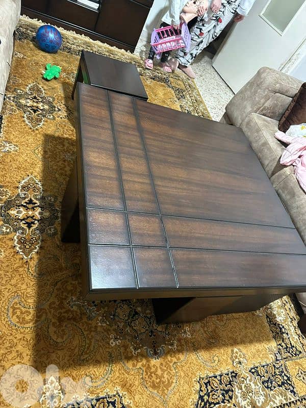 طاولة ضخمة 3