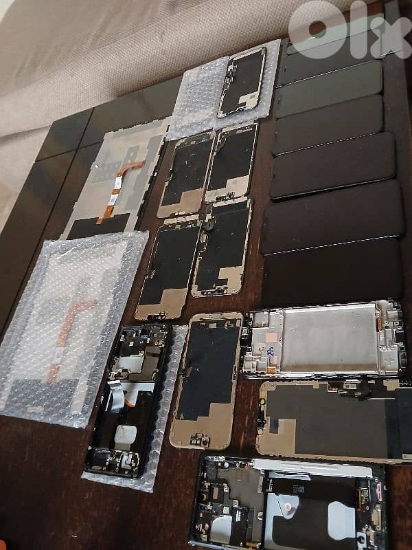 Samsung & iPhone & tecno 1