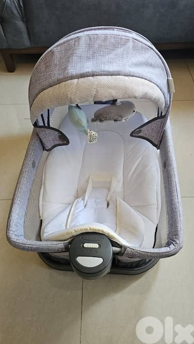 Graco newborn  سرير بيبي صغير (bassinet) مع vibration – شبه جديد