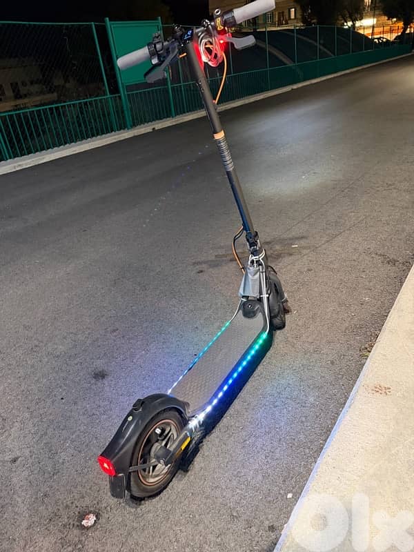 Electric scooter Ninebot fi40 2