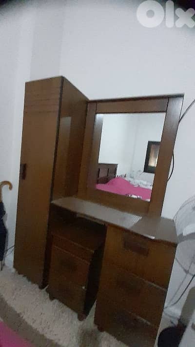 غرفة نوم كاملة مع الغرشة