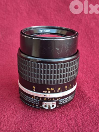 Nikon Ai-s 105mm f2.5