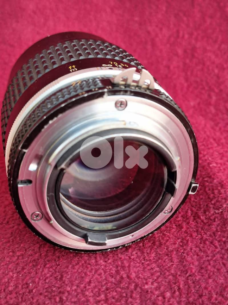 Nikon Ai-s 105mm f2.5 3