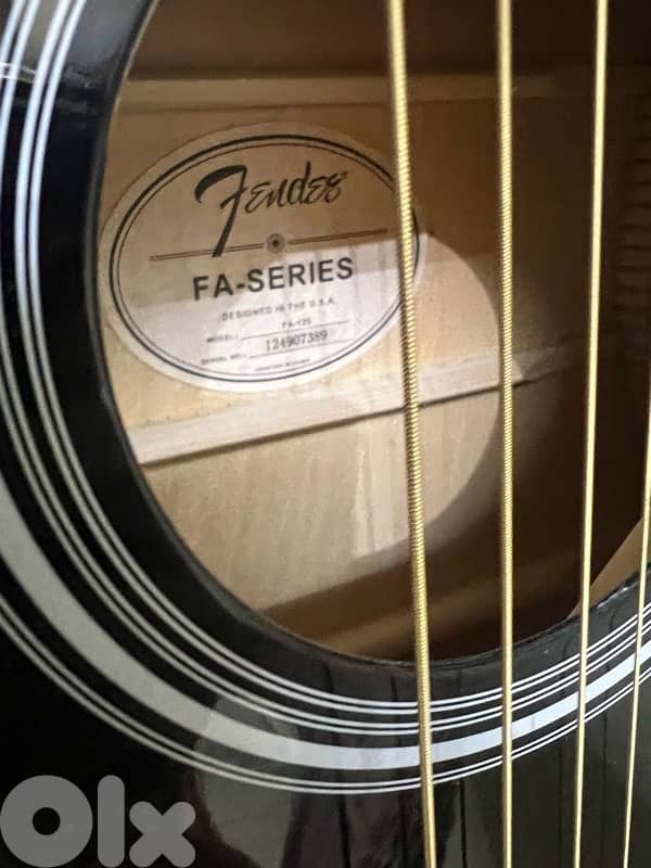 Fender accoustic guitar barely used like new 3
