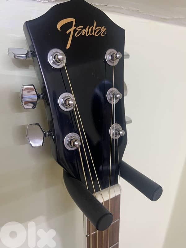 Fender accoustic guitar barely used like new 4