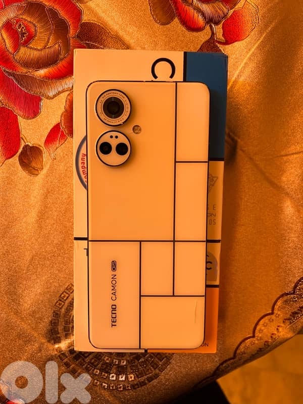 Tecno Camon 19 pro Mondrian Edition 4