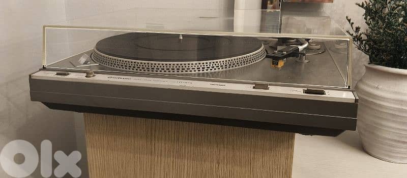 TURNTABLE HITACHI HT-354 direct drive 1
