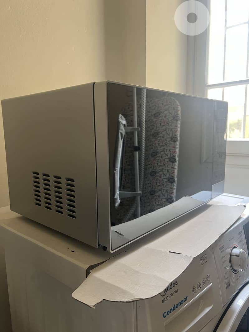 Midea - Microwave Oven 1
