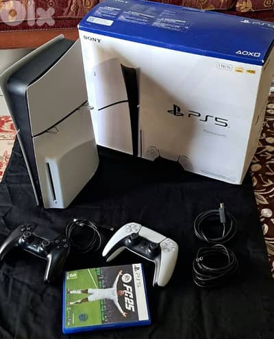 PS5 slim used for only 1 month with a still valid warranty