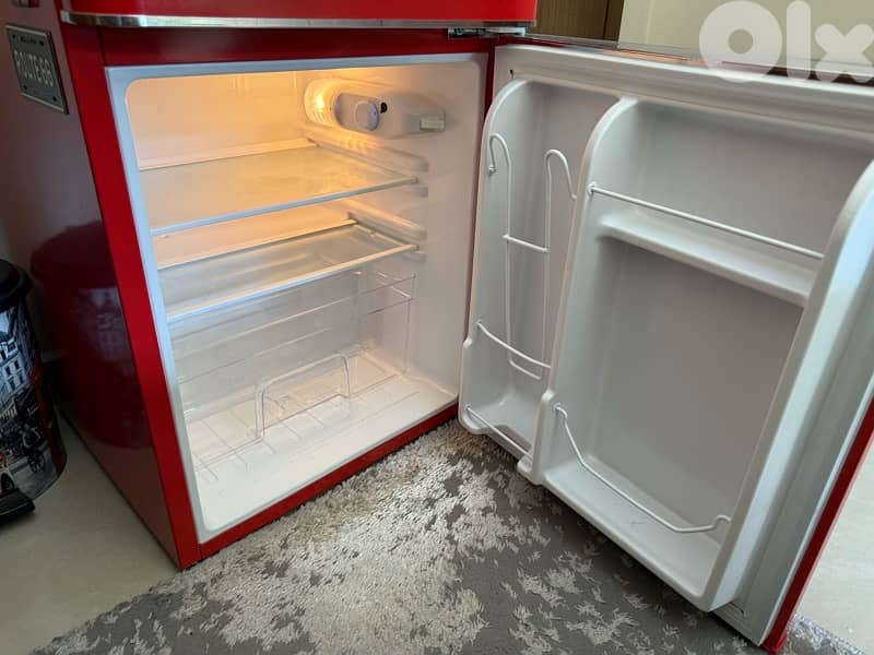 Nostalgia Mini-Fridge 3