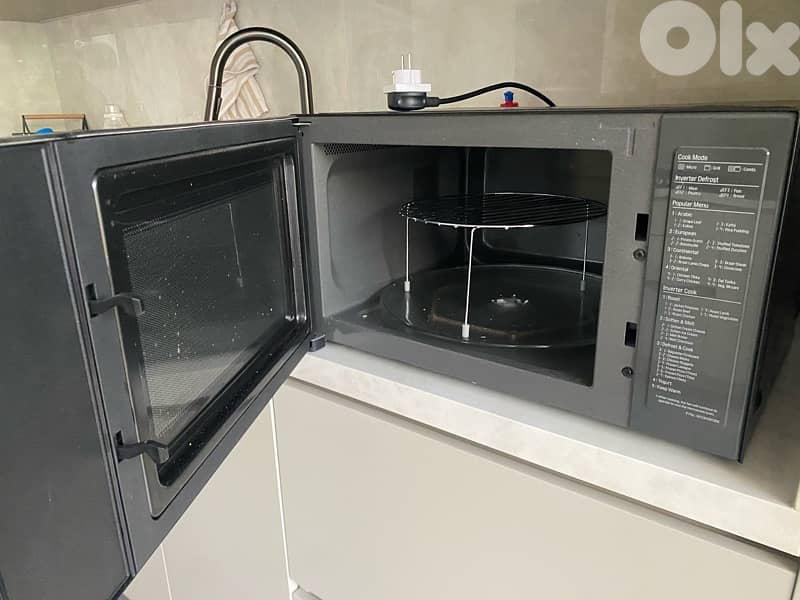 Microwave LG  used like new 1