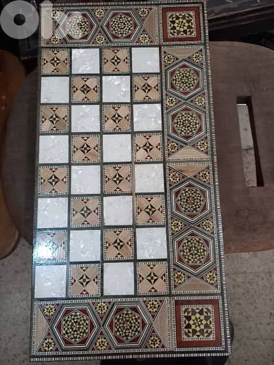 تشكيلة واسعة من طاولات الزهر