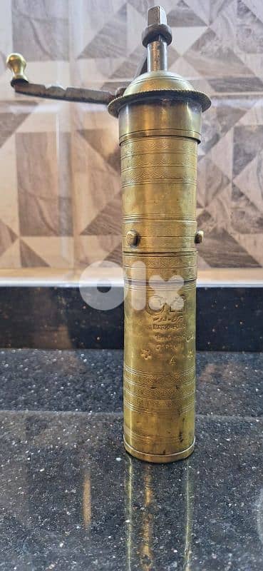 مطحنة نحاس antique 1