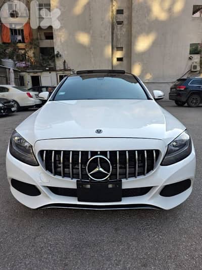 Mercedes C300 model 2018 for sale