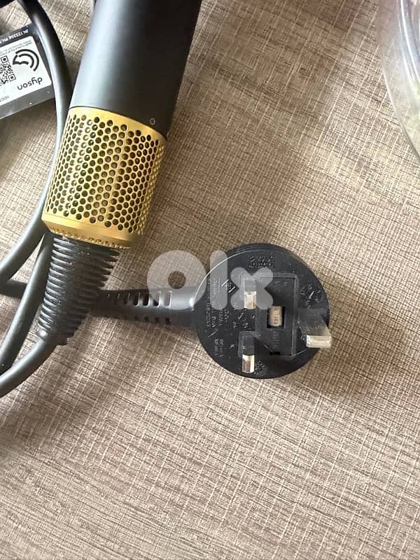 Dyson supersonic hairdryer / blowdyer (sechoir) 2
