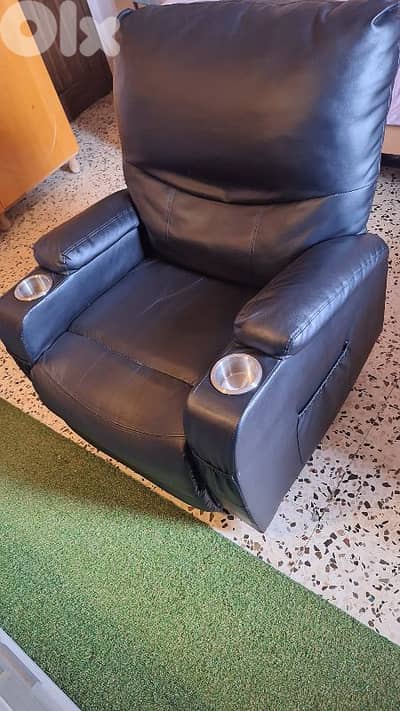 comfy couch in very good condition