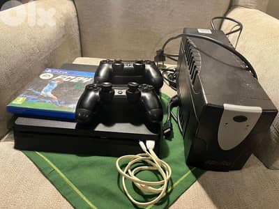 Playstation 4 Slim Used Like New + UPS + 2 Controller + CD