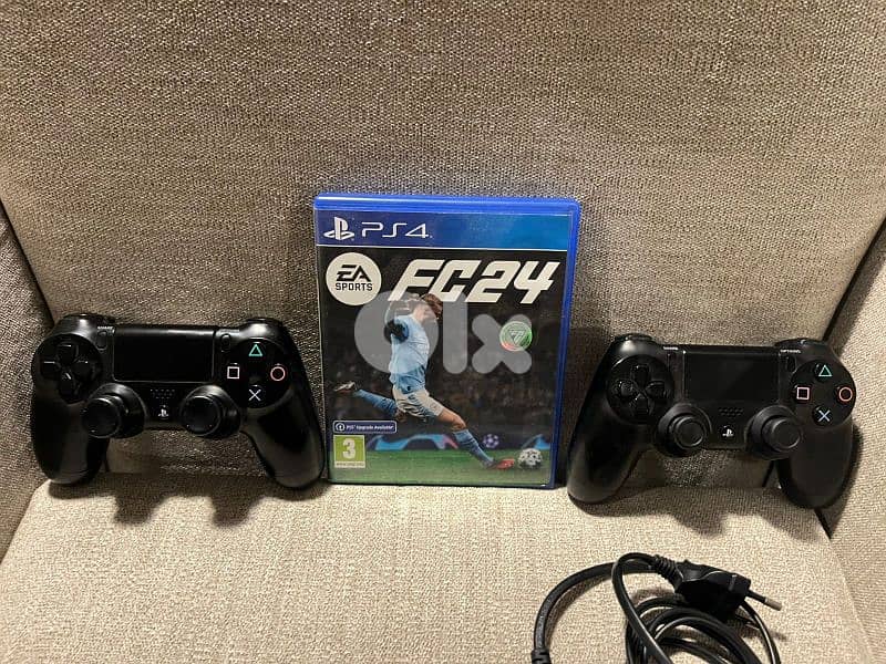 Playstation 4 Slim Used Like New + UPS + 2 Controller + CD 3