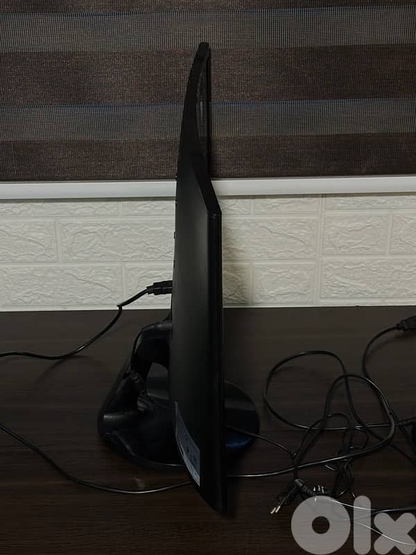 Samsung 24” Curved Monitor – Full HD, HDMI 2