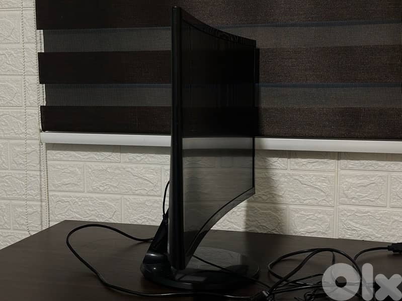 Samsung 24” Curved Monitor – Full HD, HDMI 1