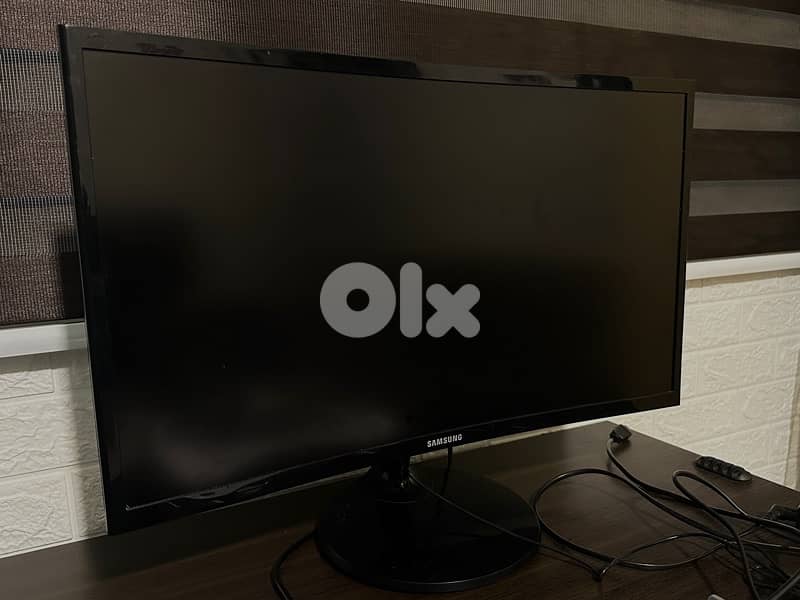Samsung 24” Curved Monitor – Full HD, HDMI 4