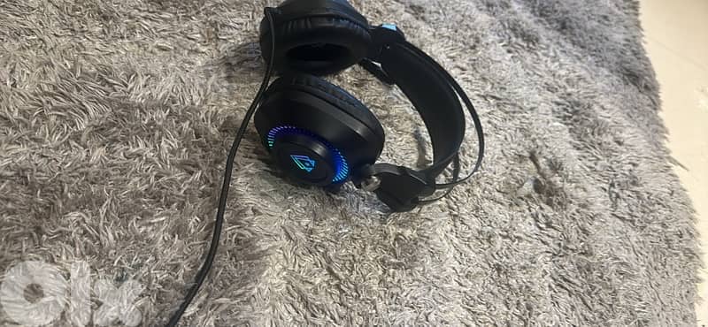 Vertux headphones used like new 1