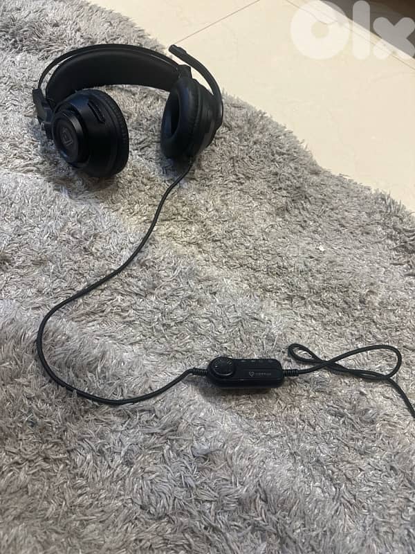 Vertux headphones used like new 3