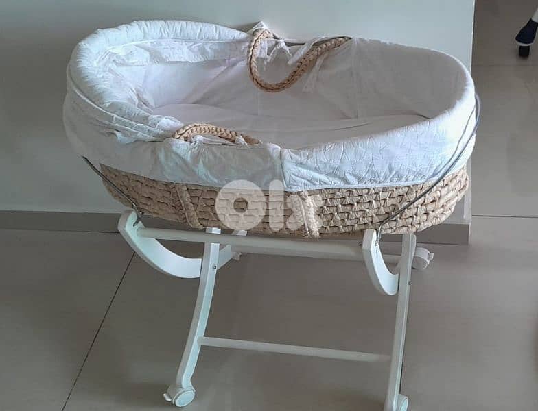 moses basket 1