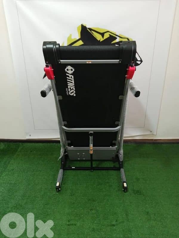 treadmill sports  2,5hp motor, vibration message, 4
