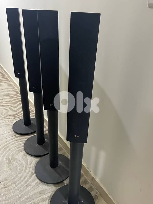 LG tower speakers x4 2