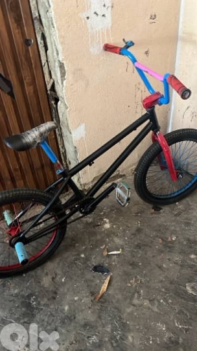 bmx broken seat and  broken brakes nice colors