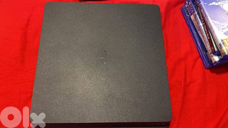 PS4 Slim 500GB + 3 Controllers + 5 Games 3